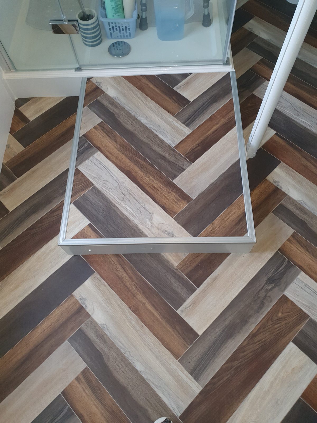 Multi-tone herringbone floor seen from above
